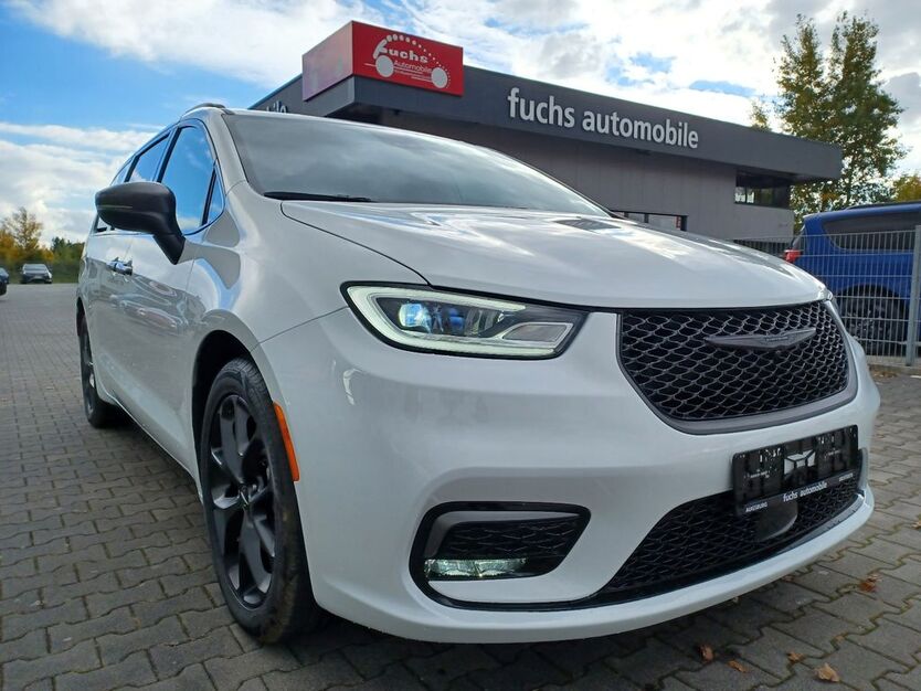 Chrysler Pacifica 21.181 km 47.990 € Augsburg 86165