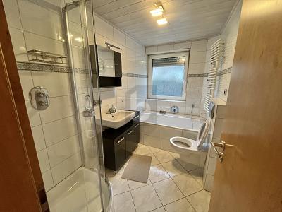 RENOVIERT, MODERN UND GROßZÜGIG - Erdgeschoßwohnung Neusäß | Angebot:25958786