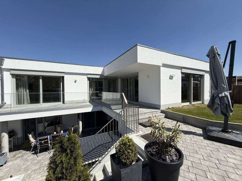 Haus zum Kaufen in Königsbrunn 1.069.000 € 240 m²