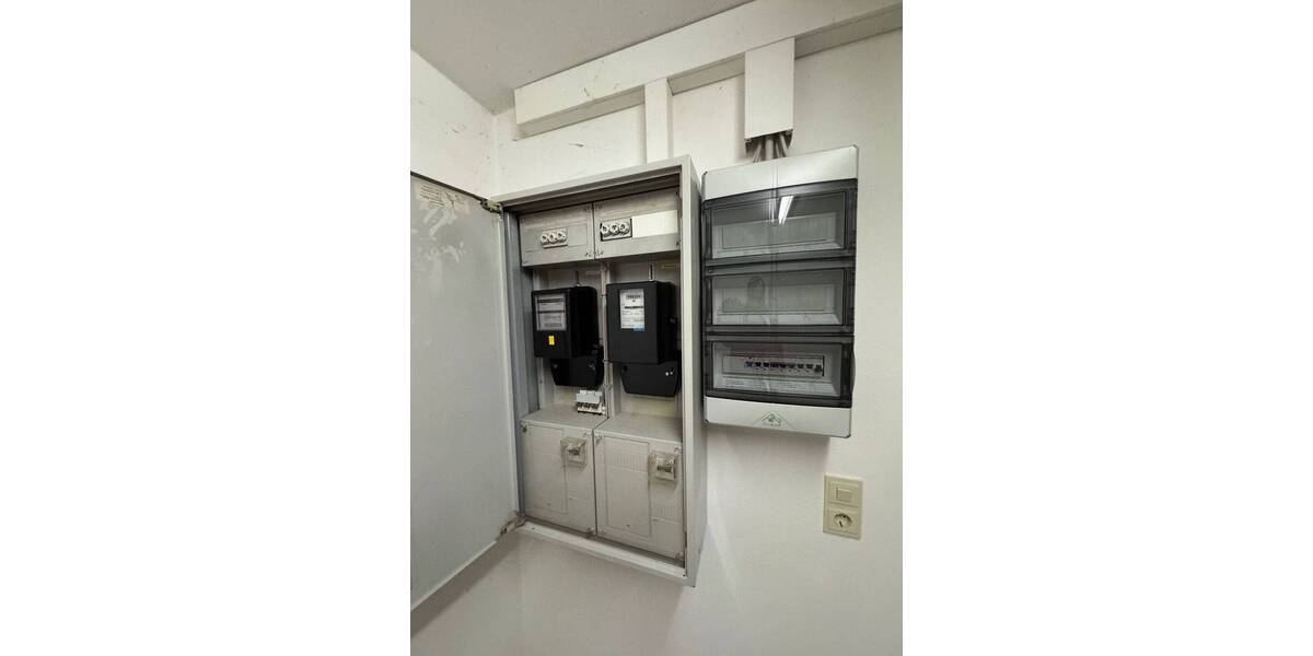 Werkstatt mit Ausstellungsfläche, Büro, Lager und Betriebsleiterwohnung in Bestlage von Kissing zimmer