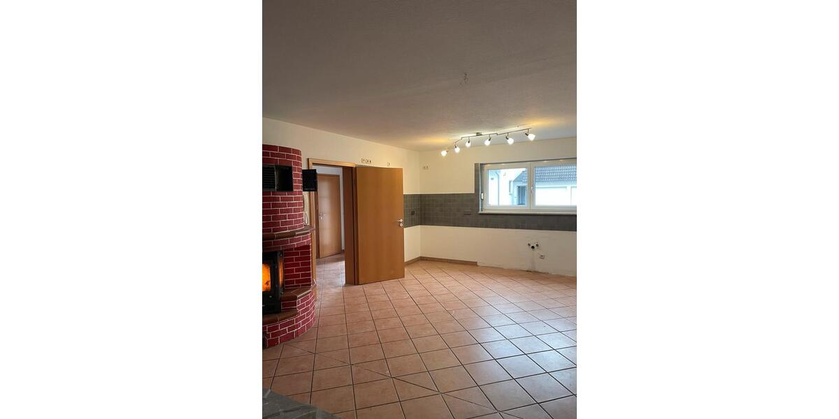 Etagenwohnung Rehling - 4 Zimmer, 145 m&sup2;, 2.250&euro; | Angebot:25497536