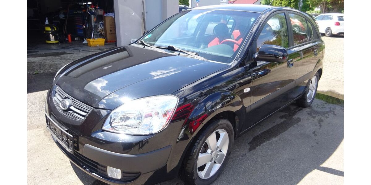 Kia Rio 94.455 km 2.690 &euro; Augsburg 86167