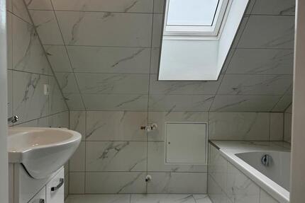 Dachgeschoss-Wohnung in Bergheim ab 1.3. zu vermieten 3 zimmer