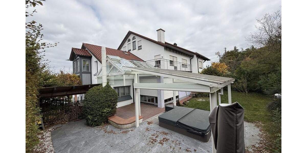 KNIPFER`S IMMOBILIENSCHÄTZE - TOP- Lage - DHH mit Anbau für BüroEinliegerwohnung u. Außen-Whirlpool 7 zimmer