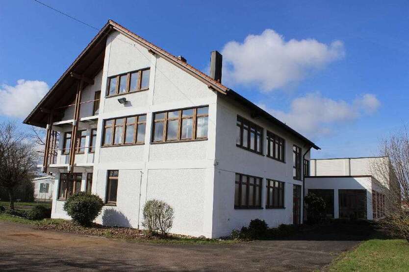 Büro in Meitingen-Herbertshofen 5.887,50 € 942 m²