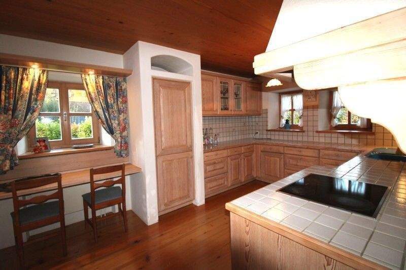 Einfamilienhaus Aystetten - 8 Zimmer, 250 m&sup2;, 2.850&euro; | Angebot:25226575