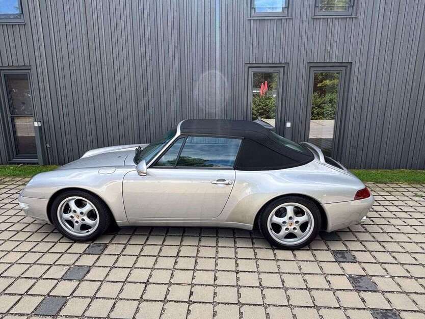 993