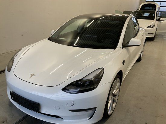 Tesla Model 3 95.216 km 25.585 &euro; Augsburg 86156