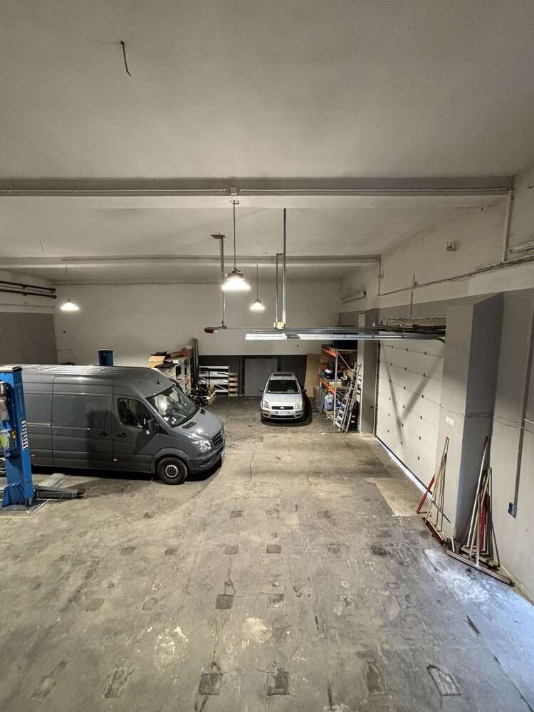 Halle in Augsburg 1.340 € 332 m²
