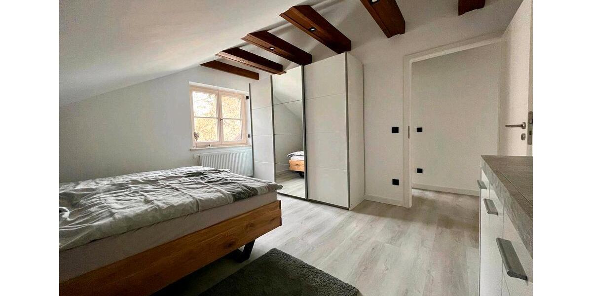Dachgeschoßwohnung Ustersbach - 4 Zimmer, 112 m&sup2;, 1.350&euro; | Angebot:26704312