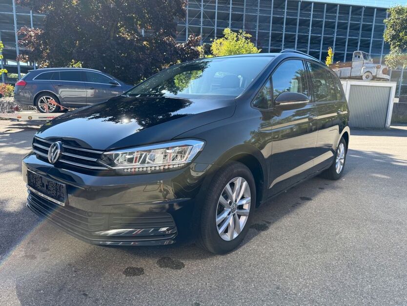 VW Touran 72.914 km 14.900 € Augsburg 86165
