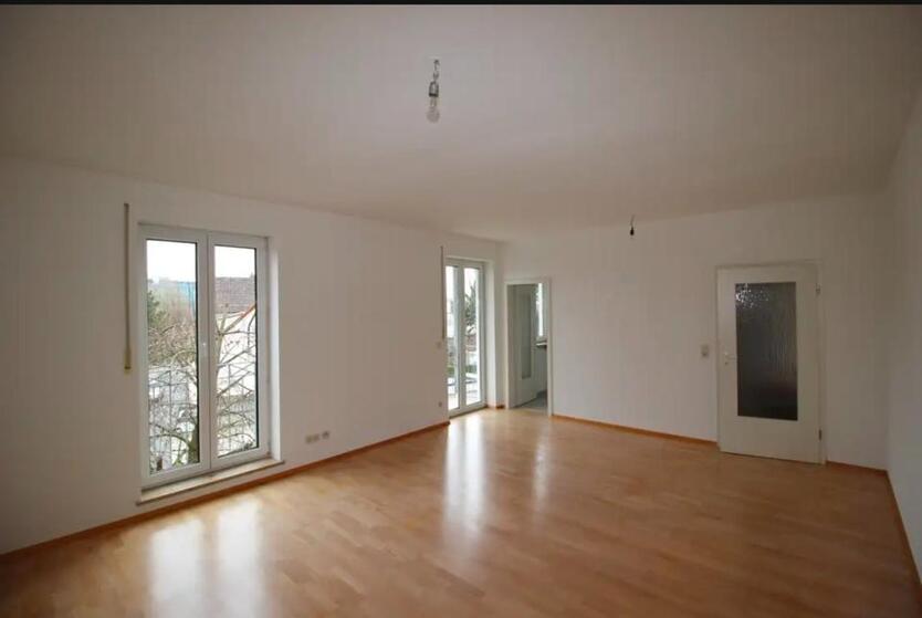 Stilvolle und gepflegte 2-Zimmer-Wohnung mit Balkon