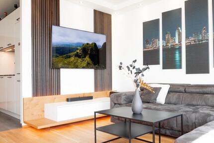 *wunderschönes Wohnambiente, 4 Zi, ca. 108 m², inkl. EBK, lux. Möblierung u. Balkon, zentrumsnah*