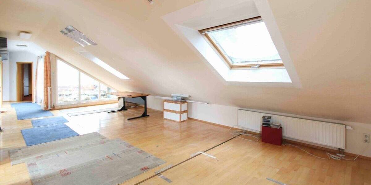 Jetzt oder nie: 3 Zimmer DG Wohnung in Augsburg Göggingen mit Dachterrasse und Garage 3 zimmer