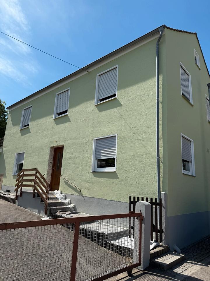 Haus mit Garage, großem Balkon und Garten zu vermieten