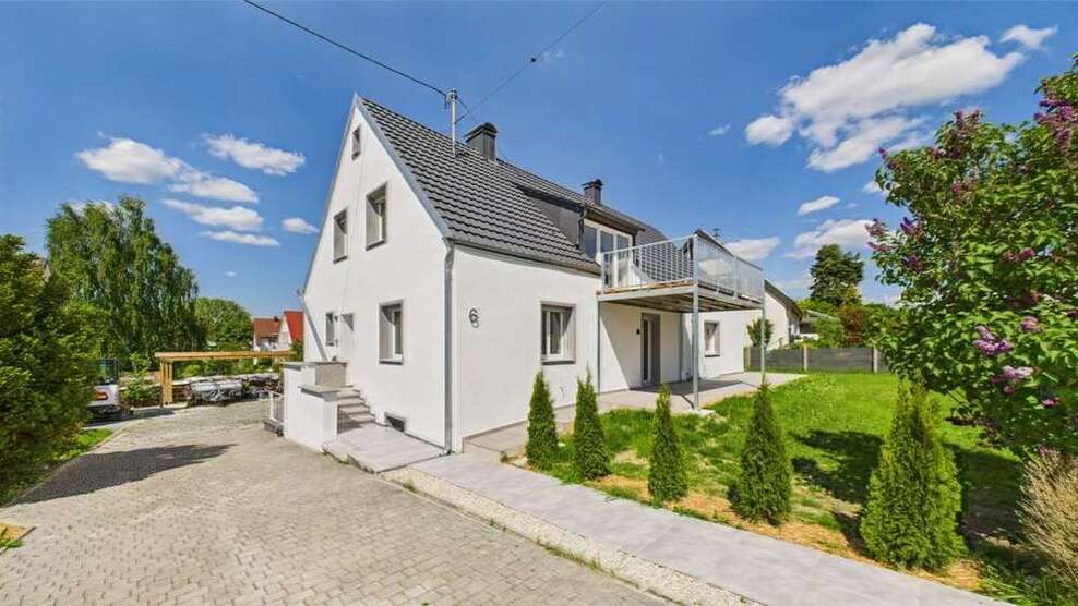 Haus zum Kaufen in Adelsried 900.000 € 205 m²