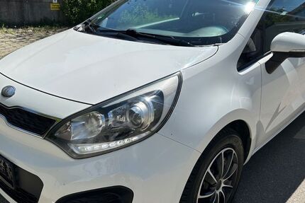 Kia Rio 311.200 km 1.999 &euro; Augsburg 86154