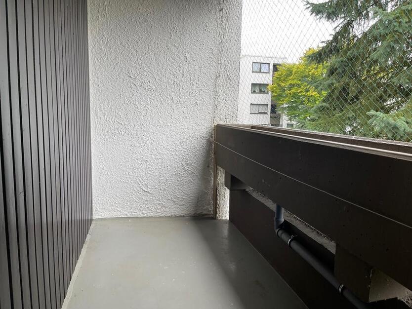 * Frisch renoviert * Mit Einbauküche * Nähe Straßenbahnhaltestelle *