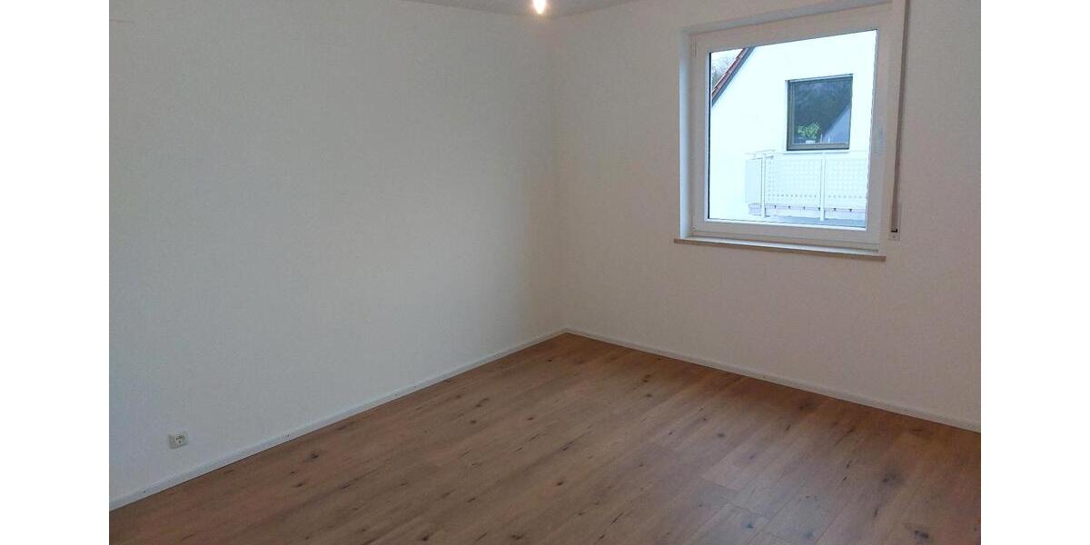 Dachgeschoßwohnung Augsburg Lechhausen - 3.5 Zimmer, 82 m&sup2;, 1.200&euro; | Angebot:26700380