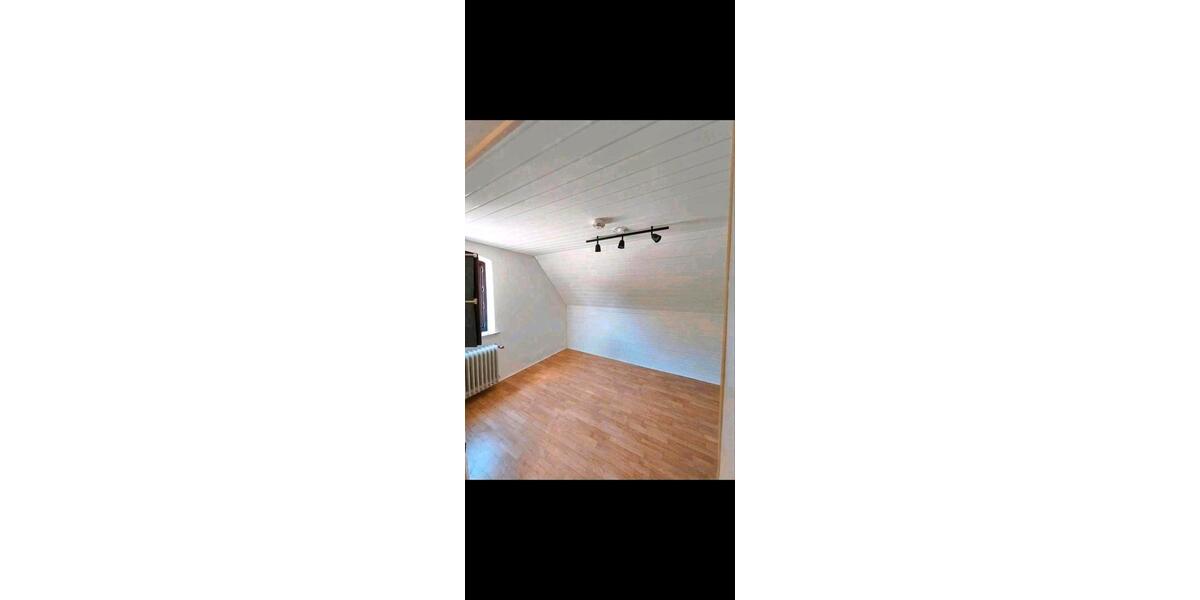 Dachgeschoßwohnung Adelsried - 3 Zimmer, 73 m&sup2;, 830&euro; | Angebot:26303038