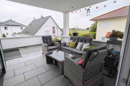 Ansprechende und neuwertige Wohnung mit Garage und XXL-Balkon