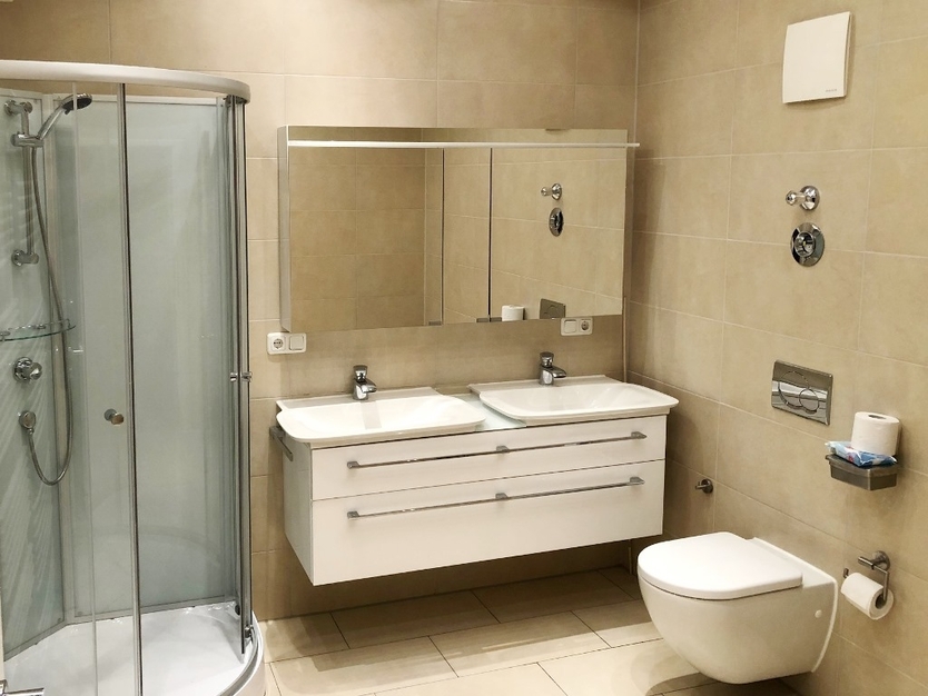 großzügige, moderne und sanierte 4-Zi.-Loftwohnung in guter Lage von Augsburg-Pfersee 4 zimmer