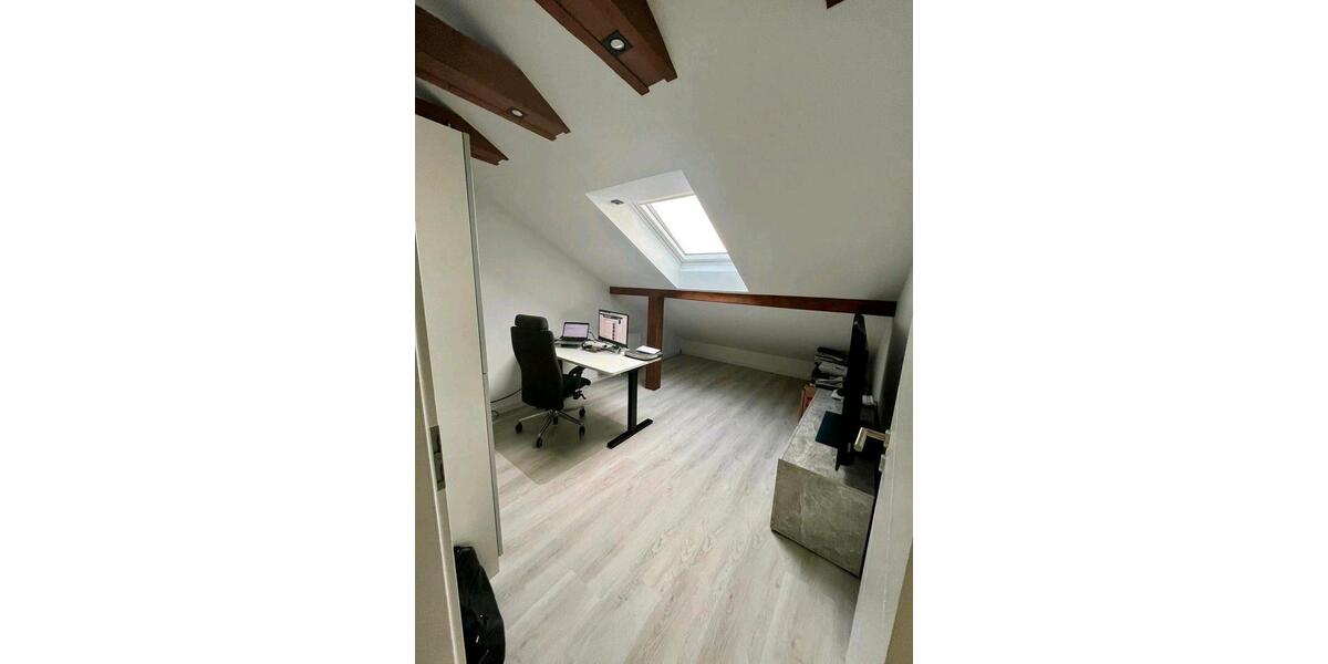 Dachgeschoßwohnung Ustersbach - 4 Zimmer, 112 m&sup2;, 1.350&euro; | Angebot:26704312