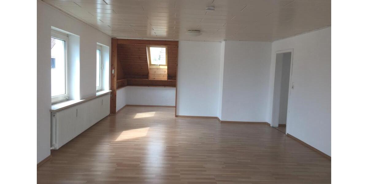 Dachgeschoßwohnung Untermeitingen - 3 Zimmer, 98 m&sup2;, 850&euro; | Angebot:26615844