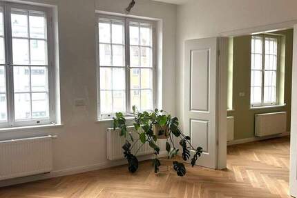 Exklusive Altbau-Dachgeschosswohnung im Jakoberviertel - Stil, Lage & steuerliche Vorteile vereint 3 zimmer