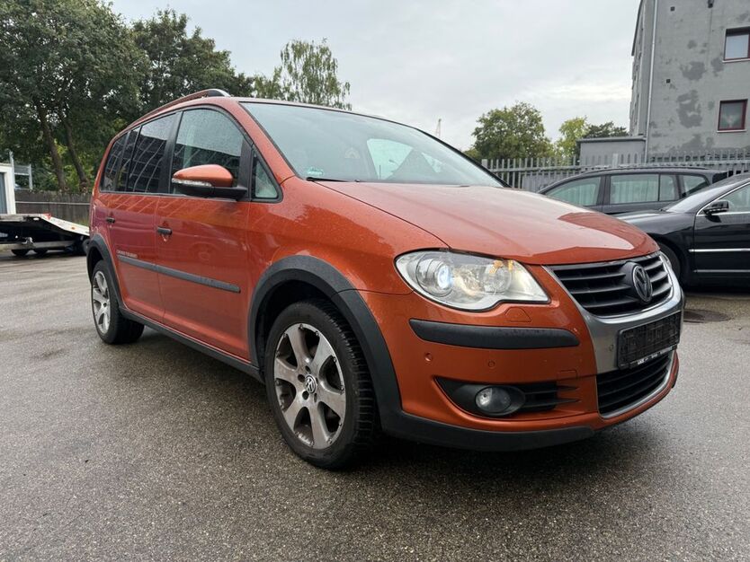 VW Touran 190.631 km 3.999 € Augsburg 86165