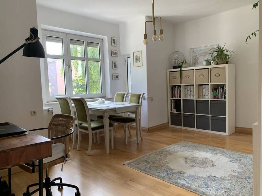LAGE - LAGE - LAGE - Klassische JugendstilWohnung mit kleinem Balkon in Zentrumslage zum Kauf