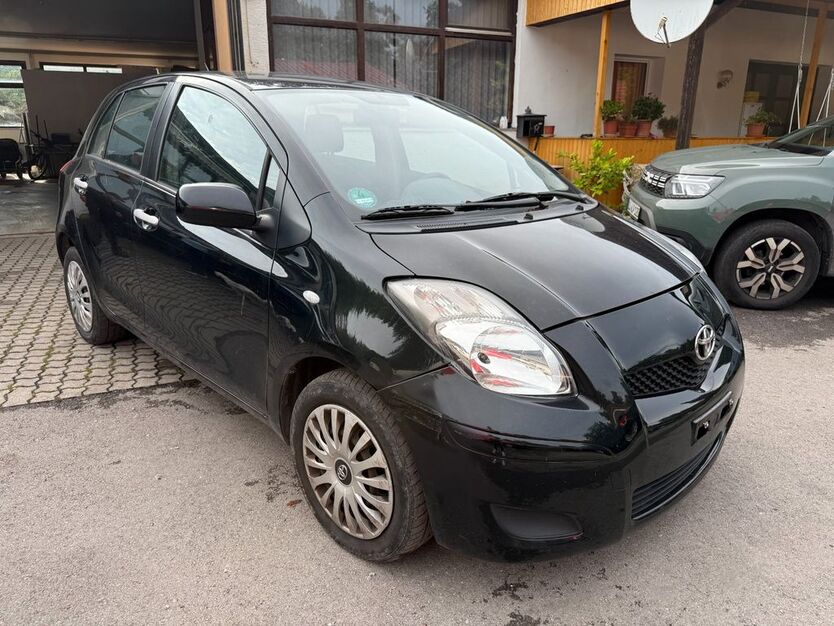 Toyota Yaris 195.000 km 1.999 € GELTENDORF 82269