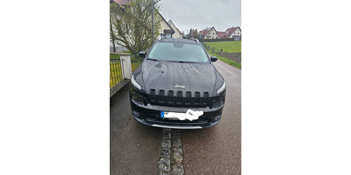 Jeep Cherokee 140.000 km 10.990 &euro; Buttenwiesen 86647