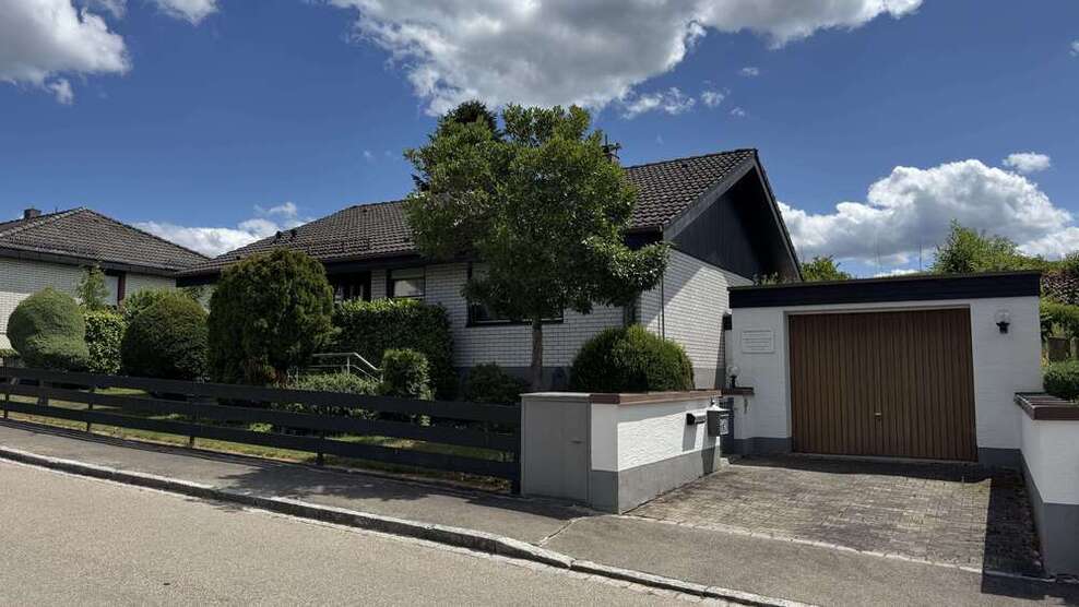 Haus zum Kaufen in Adelsried 499.000 € 117 m²