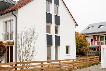 großzügige DHH in Friedberg - Rinnental zu vermieten. Anzeige bitte ganz lesen!!!!!!! 6 zimmer