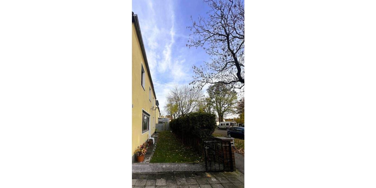 Freistehendes Zweifamilienhaus inkl. 2 Einzelgaragen in Augsburg-Bärenkeller 8 zimmer