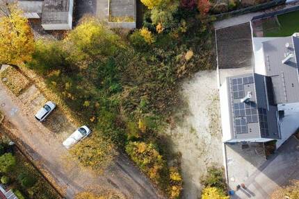 Grundstück für Bebauung mit einem Reihenhaus zimmer