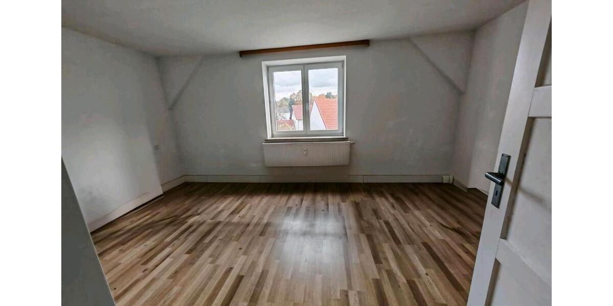 Dachgeschoßwohnung Gachenbach - 4 Zimmer, 107 m&sup2;, 1.200&euro; | Angebot:26263122