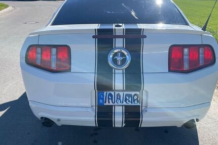Ford Mustang 207.000 km 9.500 &euro; Neusäss 86356