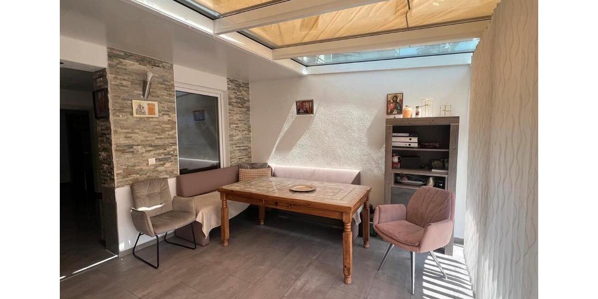 Charmantes Reiheneckhaus mit Wintergarten 4 zimmer