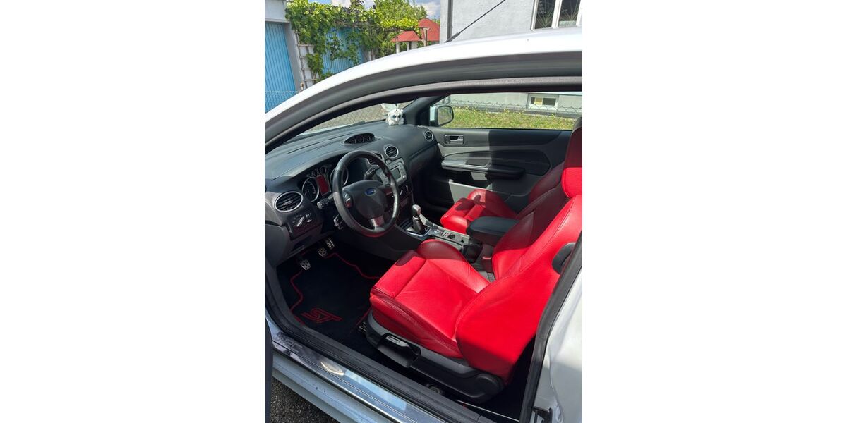 Ford Focus 190.000 km 5.200 &euro; Graben 86836