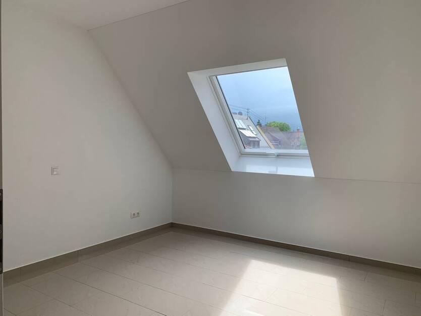 KNIPFER`S ImmobilieNSCHÄTZE - Elegante DachWohnung in sehr ruhiger Wohnlage zur Miete!