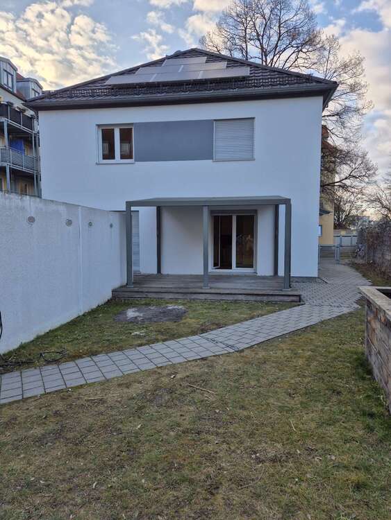 Haus zum Mieten in Augsburg 1.900 € 126 m²