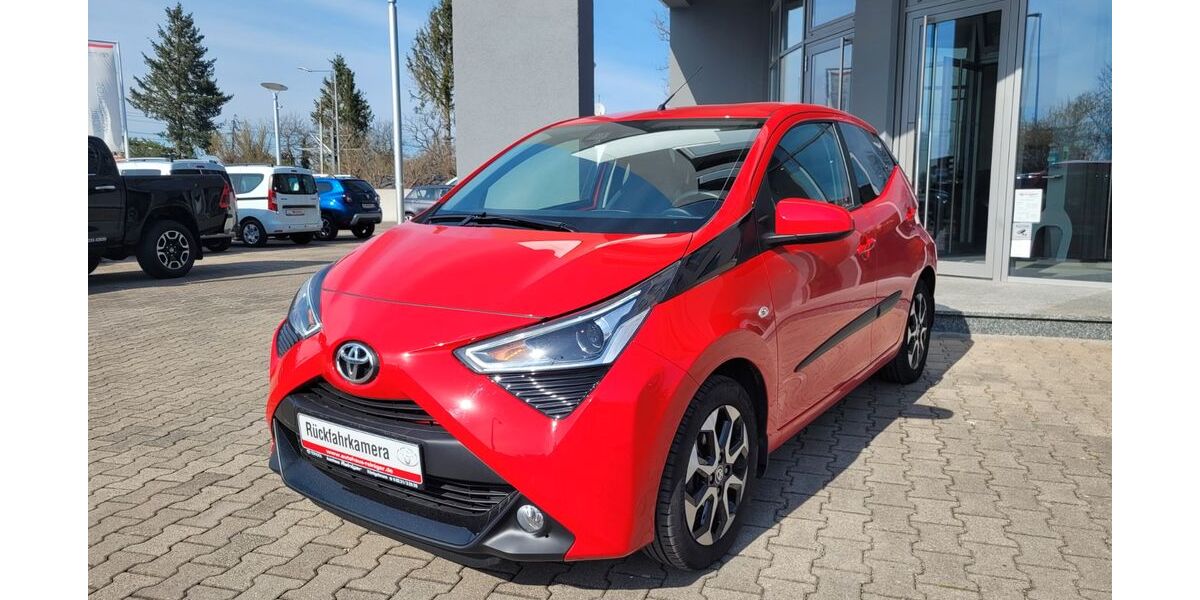 Toyota Aygo (X) 14.750 km 11.999 &euro; Königsbrunn / Augsburg 86343