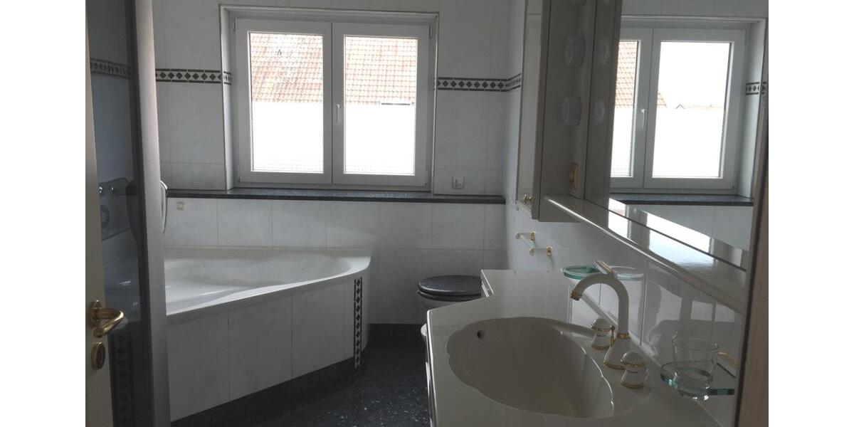 Dachgeschoßwohnung Untermeitingen - 3 Zimmer, 98 m&sup2;, 850&euro; | Angebot:26615844