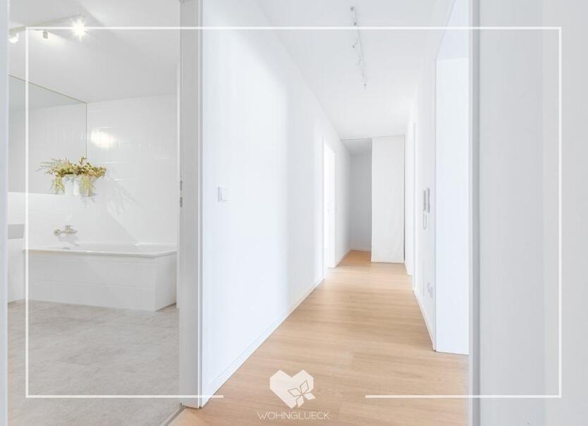 HELLE UND MODERNE 3-Zimmer Wohnung MIT EINBAUKÜCHE, BALKON UND TG