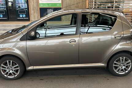 Toyota Aygo (X) 123.310 km 3.900 &euro; Gersthofen 86368