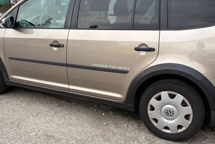 VW Touran 105.819 km 10.200 &euro; Kissing 86438
