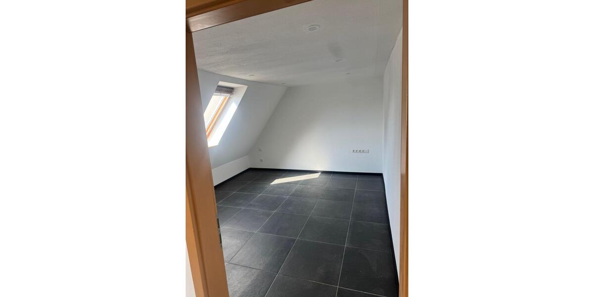 Dachgeschoßwohnung Meitingen - 3.5 Zimmer, 70 m&sup2;, 940&euro; | Angebot:25839188