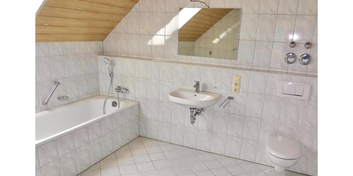 Dachgeschoßwohnung Mering - 3 Zimmer, 84 m&sup2;, 1.080&euro; | Angebot:25054727